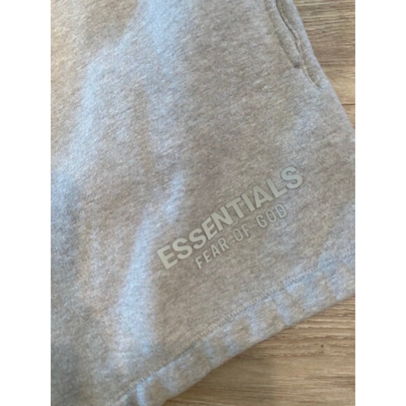 Fear of God Essentials Summer Sweatshort Core Heather Size S 100% Authentic NWOT - Picture 3 of 7
